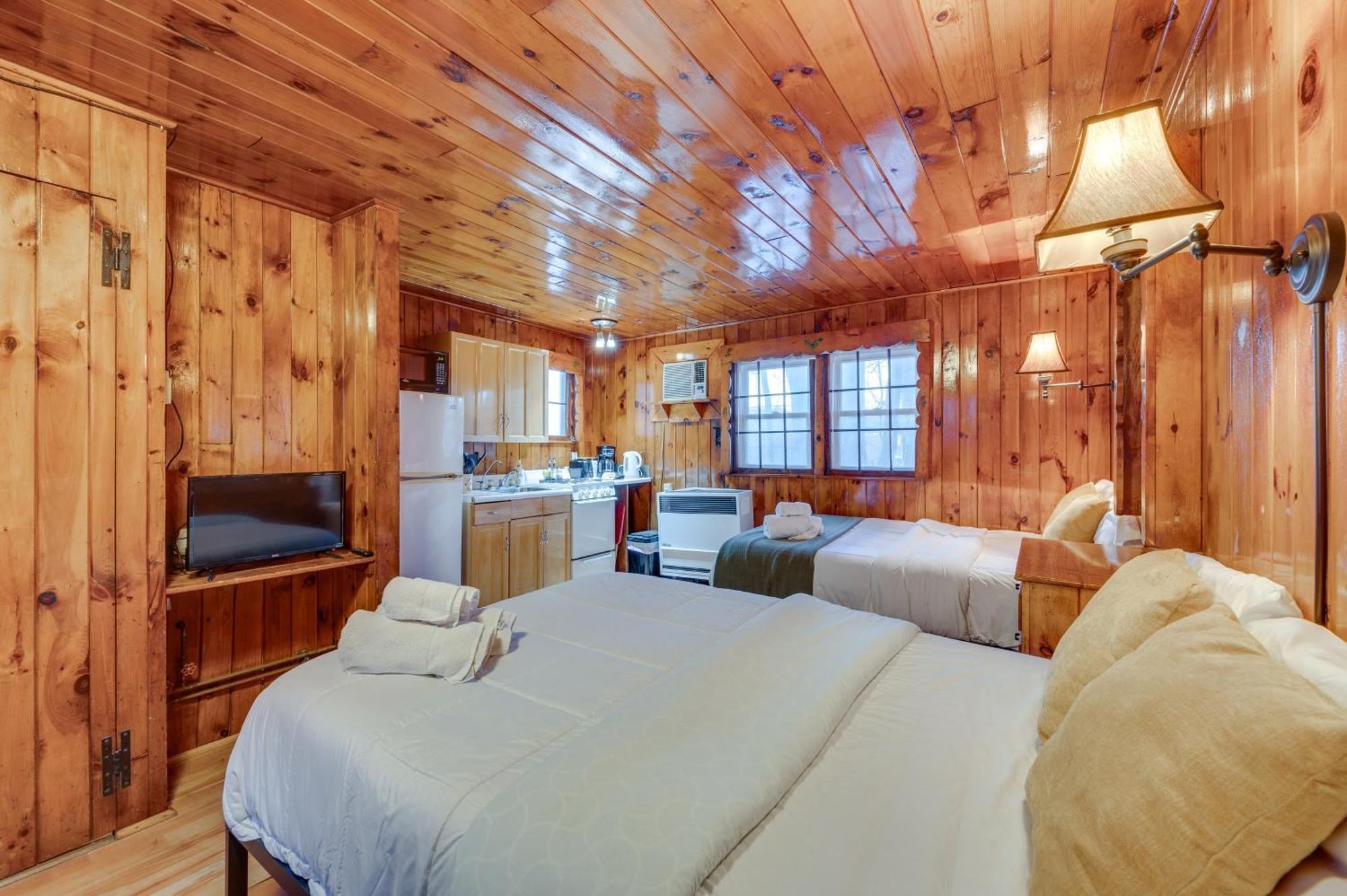 Cozy Laconia Studio With Pool Access - 2 Mi To Lake! 아파트 외부 사진