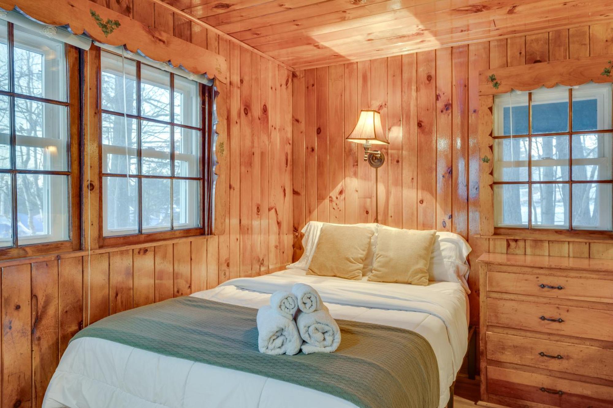Cozy Laconia Studio With Pool Access - 2 Mi To Lake! 아파트 외부 사진