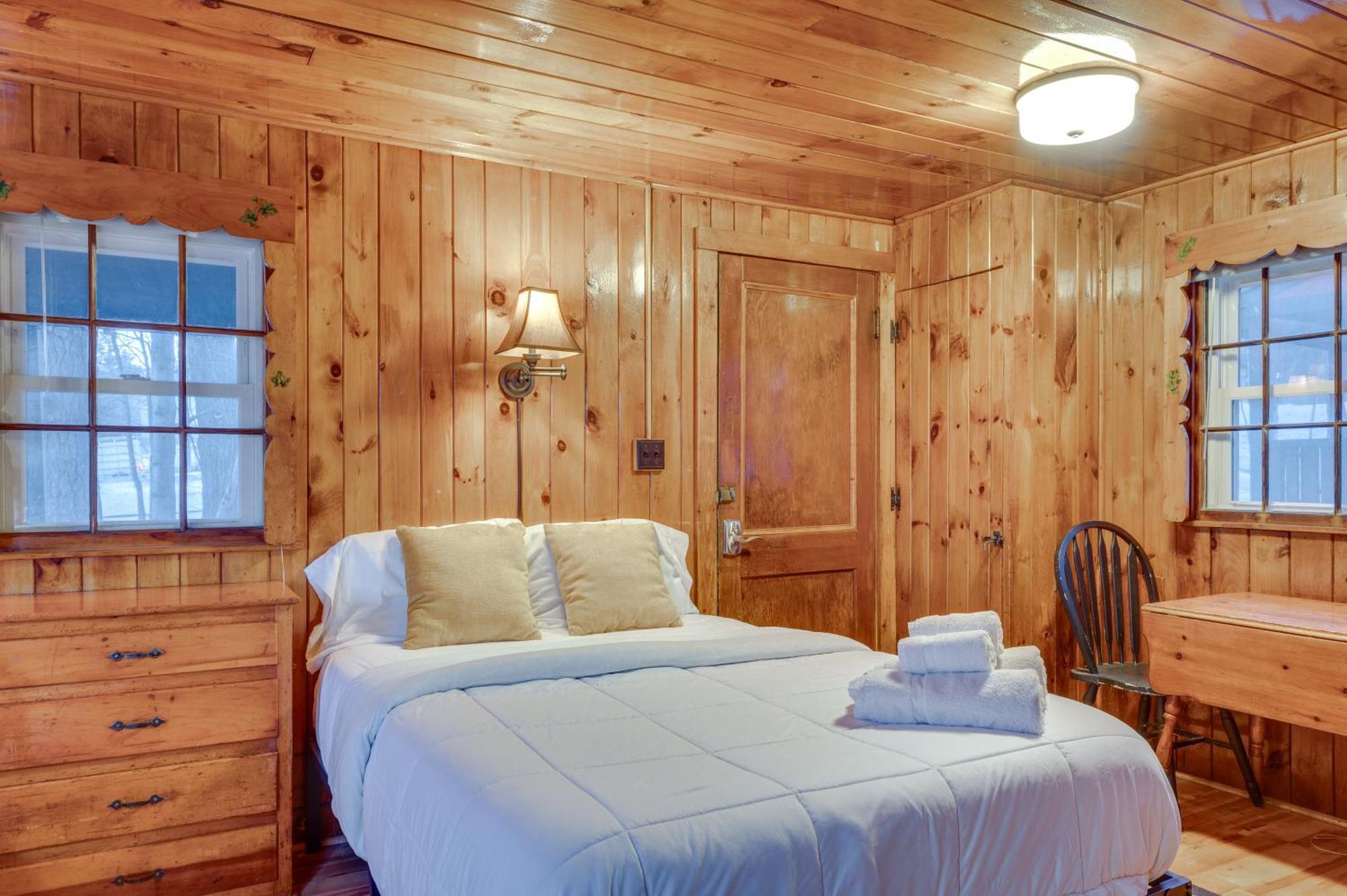 Cozy Laconia Studio With Pool Access - 2 Mi To Lake! 아파트 외부 사진