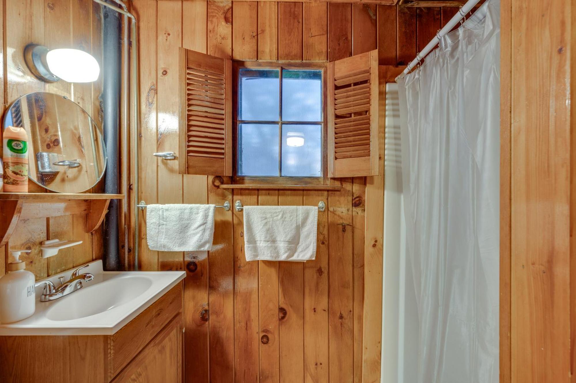 Cozy Laconia Studio With Pool Access - 2 Mi To Lake! 아파트 외부 사진