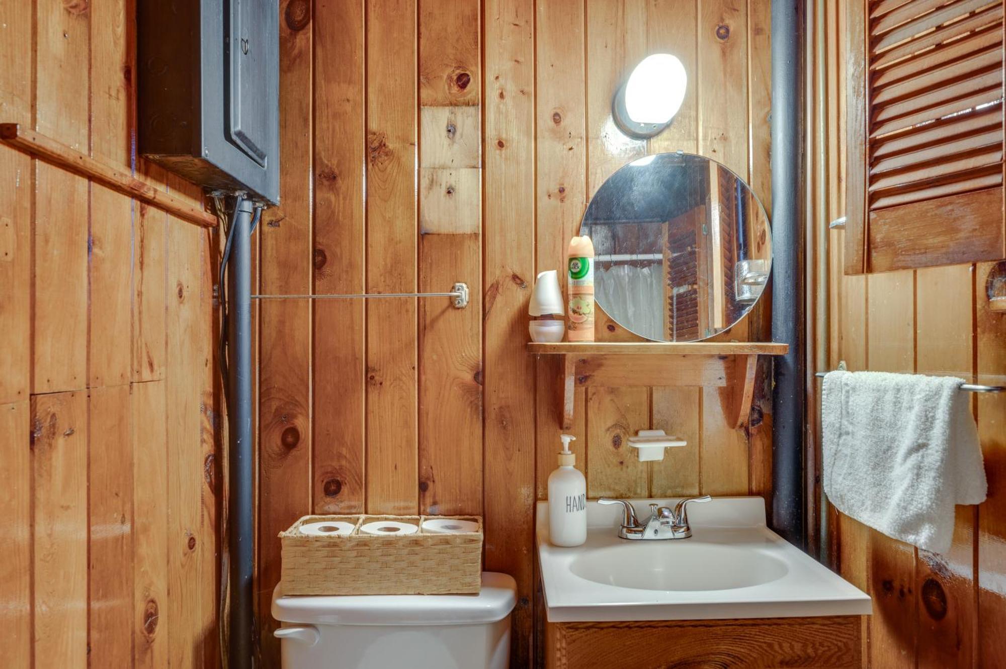 Cozy Laconia Studio With Pool Access - 2 Mi To Lake! 아파트 외부 사진