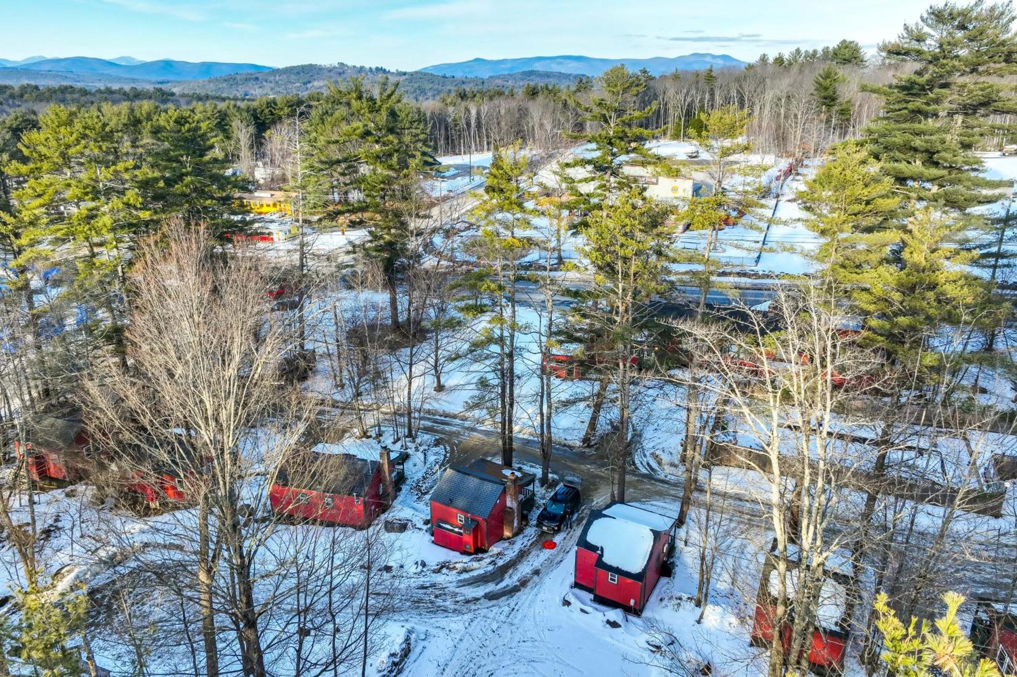 Cozy Laconia Studio With Pool Access - 2 Mi To Lake! 아파트 외부 사진